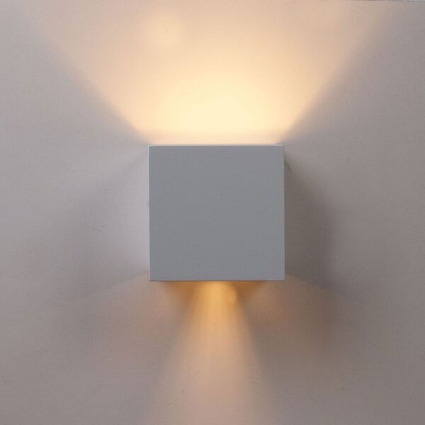 wandlamp-verstelbare-lichtbundel-vierkant-wit-361800-8 wandlamp-verstelbare-lichtbundel-vierkant-wit-361800-8